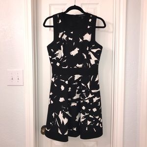 Banana Republic textured fit&flare dress w pockets